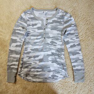 Lucky Brand Gray Camo Waffle Knit Henley Thermal Shirt - Size Small